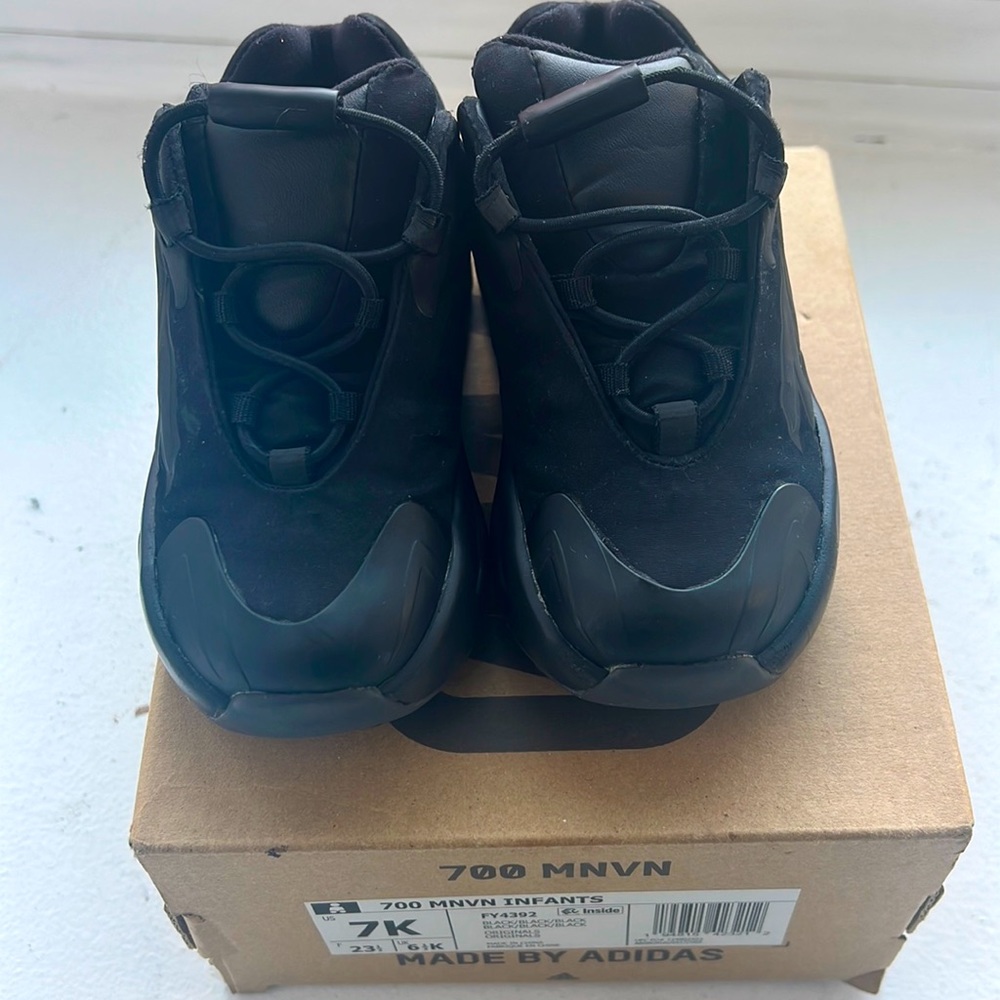 700 mnvn infant black size 7k